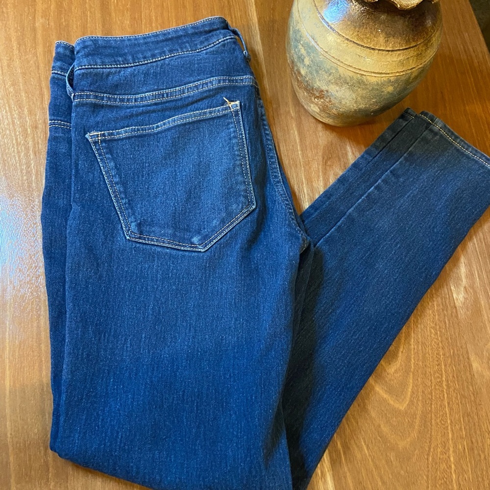 H&M Jeans Eu size 27 (us size 6) dark wash skinny jeans. Worn twice, like new